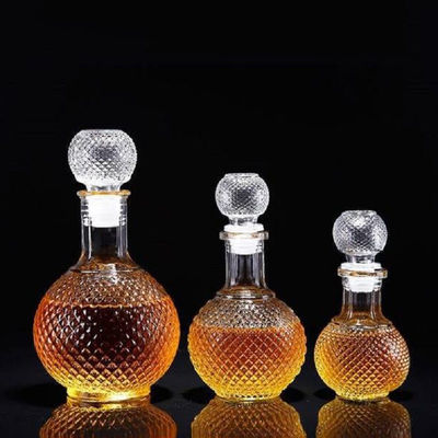 Good price 8.8oz pequeño licor Hibiki Crystal Glass Bottles Creative Miniature en línea