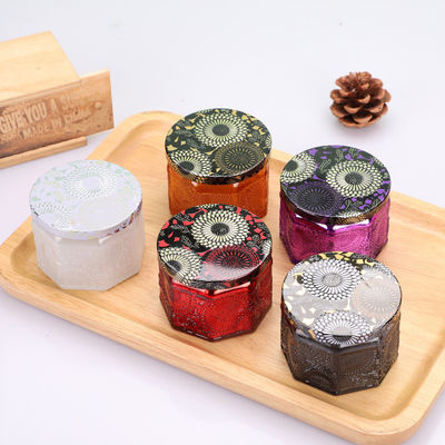 Good price La vela grabada en relieve de cristal del octágono sacude el multicolor de lujo vacío 4oz 8oz con la tapa en línea